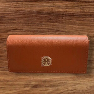 Tory Burch  glass case